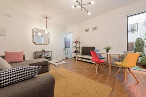 TV - Housing Chueca by Sharing Co (Madrid)