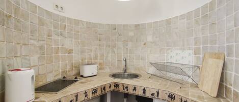 Fridge, microwave, coffee/tea maker, electric kettle