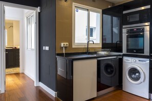 Kjøleskap, mikrobølgeovn, ovn og oppvaskmaskin