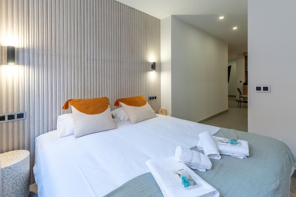 مكواة/لوح كي وواي فاي مجانًا