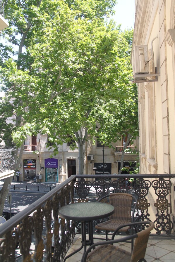 Appartement Prestige, 2 chambres, balcon, vue sur la ville | Vue du balcon