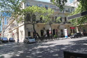 Vista frontal de la propiedad