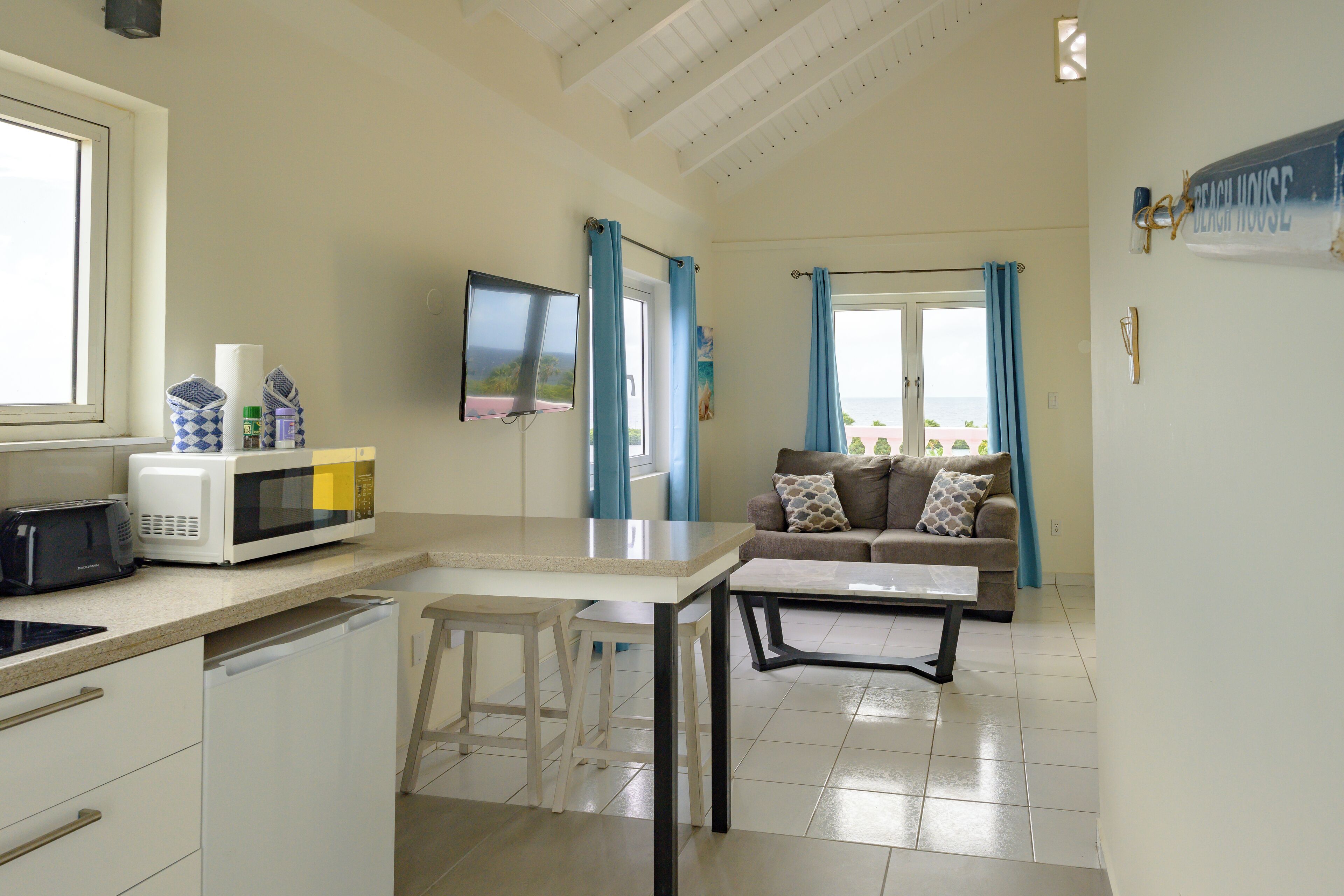 高級寢具、記憶棉床墊、房內夾萬、獨特設計