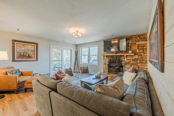 Smart-TV, Kamin, Bücher