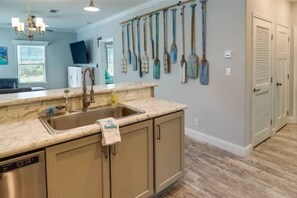 Fridge, microwave, oven, stovetop - New! Oceanview Oasis whole house - Theater - Screened Porch - Sundeck - Grill (Marathon)