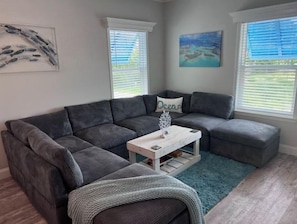 Smart TV, stereo - New! Oceanview Oasis whole house - Theater - Screened Porch - Sundeck - Grill (Marathon)