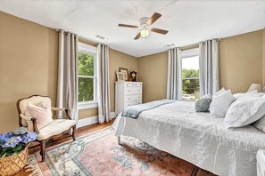 3 bedrooms, iron/ironing board, WiFi, bed sheets - Beit Shalom (House of Peace) (Siloam Springs)
