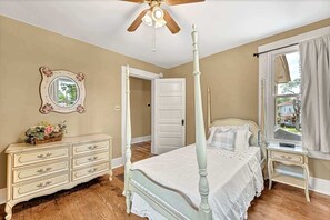 3 عدّة غرف نوم ومكواة/لوح كي وواي فاي وملاءات أسرّة