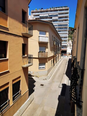 Exterior - House for 7 · 100m Beach · Terrace & Parking · Arenys de Mar
3️⃣ (80 caracteres) (Arenys de Mar)