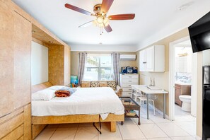 Bügeleisen/Bügelbrett, Internetzugang, Bettwäsche