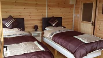 1 bedroom, bed sheets