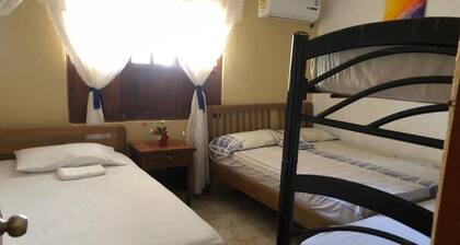 ACOGEDORA CASA PARA HOSPEDAJE EN LA HERMOSA BAHĂA DE TAGANGA.