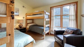 Chambre Familiale | Fer et planche à repasser, Wi-Fi gratuit