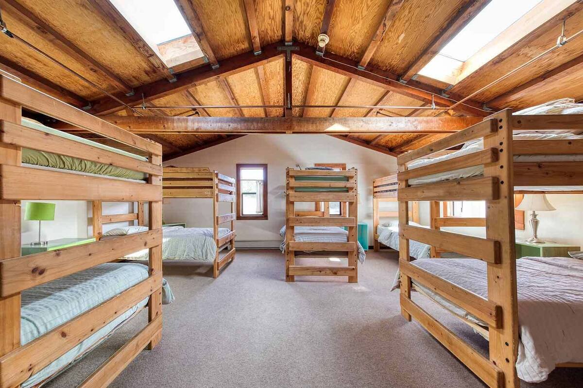 Bunkhouse Dormitory | Iron/ironing board (on request), WiFi (free)