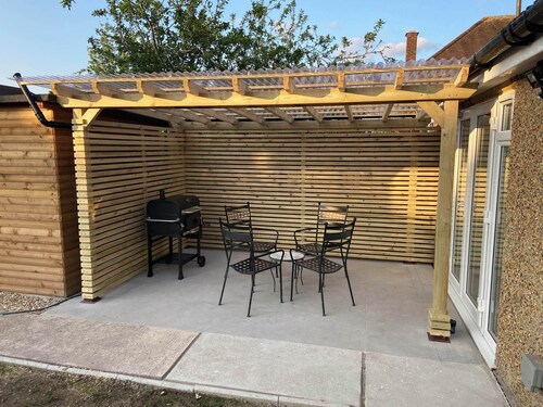 Stylish Ensuite with kitchenette serviced apartments 