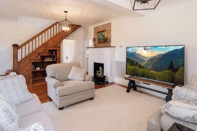 The Olde White House