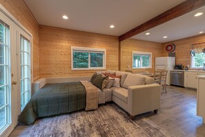 Smart-TV, Kamin, Bücher