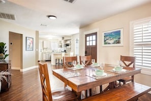 Dining - Downtown oasis•mins to strip•private backyard (Las Vegas)