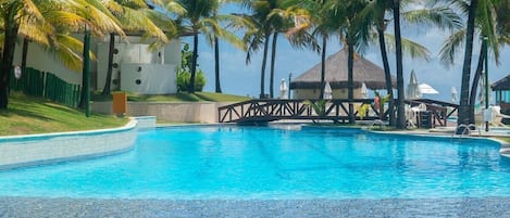 3 piscinas externas