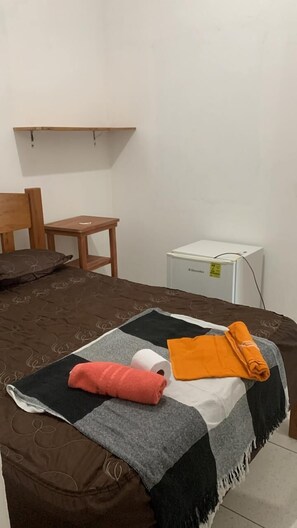 ベーシッ  ク ダブルまたはツインルーム