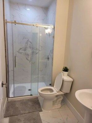 Hårtørrer, håndklæder, Sæbe, Shampoo