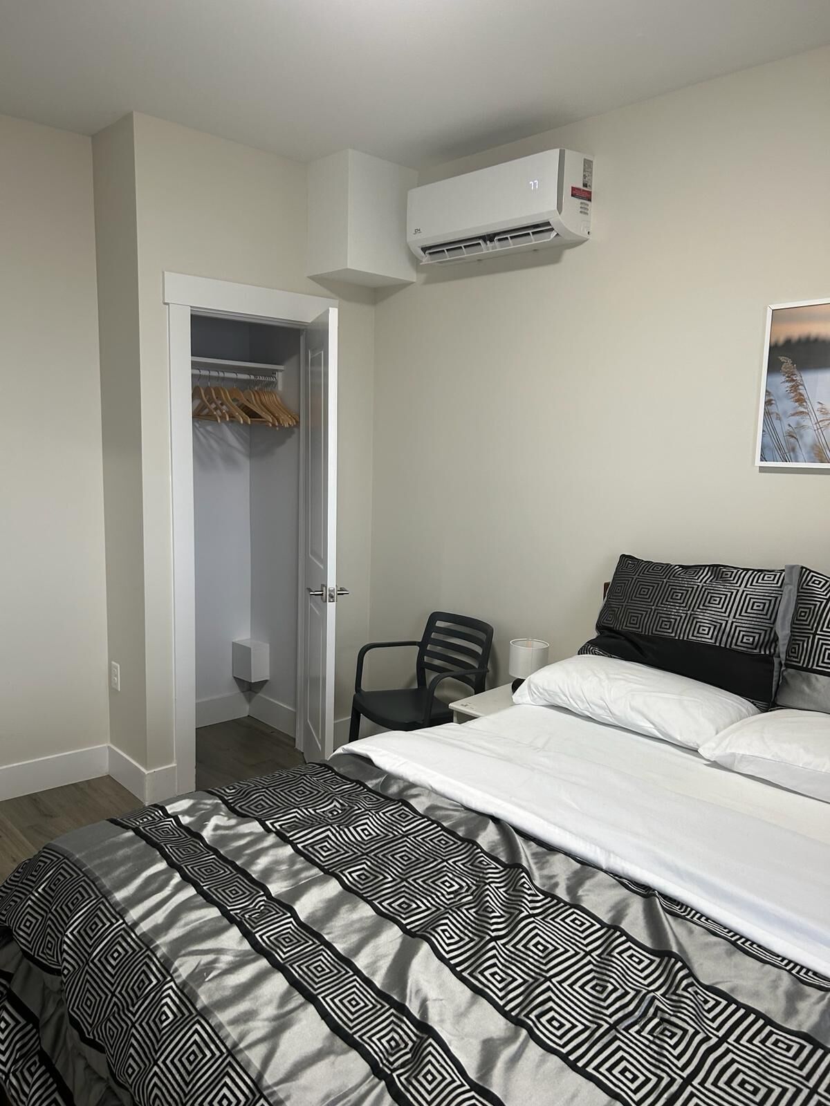 1 soverom, skrivebord, strykejern/-brett og wi-fi (inkludert)