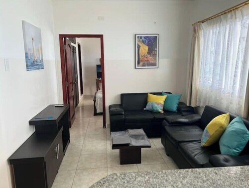 Charming Central Manta Oceanfront Apt