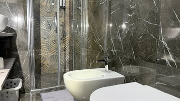 Luxury Triple Room | Bathroom | Hair dryer, bidet, towels, soap