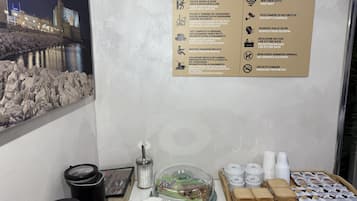 Café da manhã completo grátis todos os dias