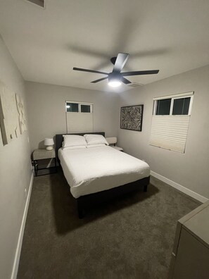 2 bedrooms, iron/ironing board, WiFi, bed sheets - Single Family Home in quiet neighborhood, 2BR 1.5BA (Chandler)