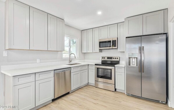 Private kitchen - Single Family Home in quiet neighborhood, 2BR 1.5BA (Chandler)