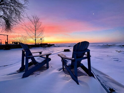 Sauna, stunning views of Lake Erie, lakefront retreat