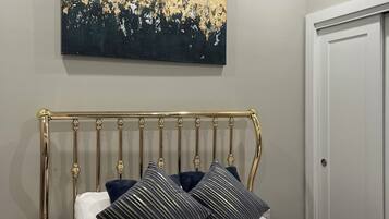 2 quartos, ferros/tábuas de passar roupa, Wi-Fi, roupa de cama