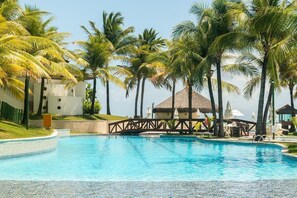 3 piscinas al aire libre