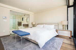 4 habitaciones, tabla de planchar con plancha, wifi y ropa de cama 