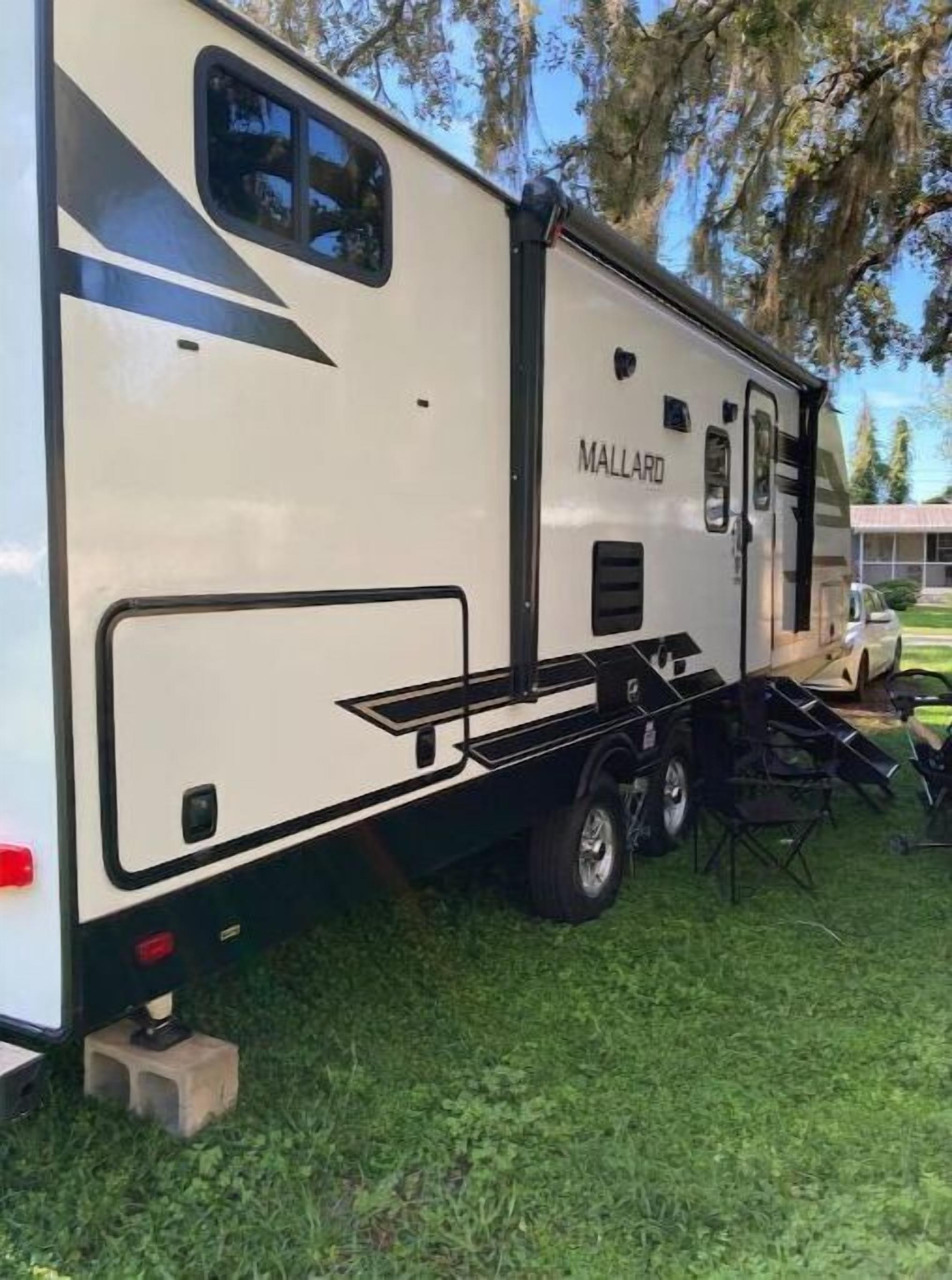 Modern 1 bedroom Camper/RV with free parking!