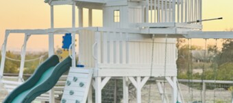 Brick Farmhouse with amazing Mountain View, city views on acreage pet friendly 