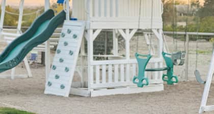 Brick Farmhouse with amazing Mountain View, city views on acreage pet friendly