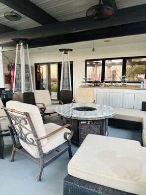 Property grounds - Brick Farmhouse with amazing Mountain View, city views on acreage pet friendly  (Casa Grande)