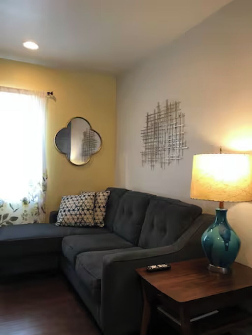 Downtown studio, near medical corridor