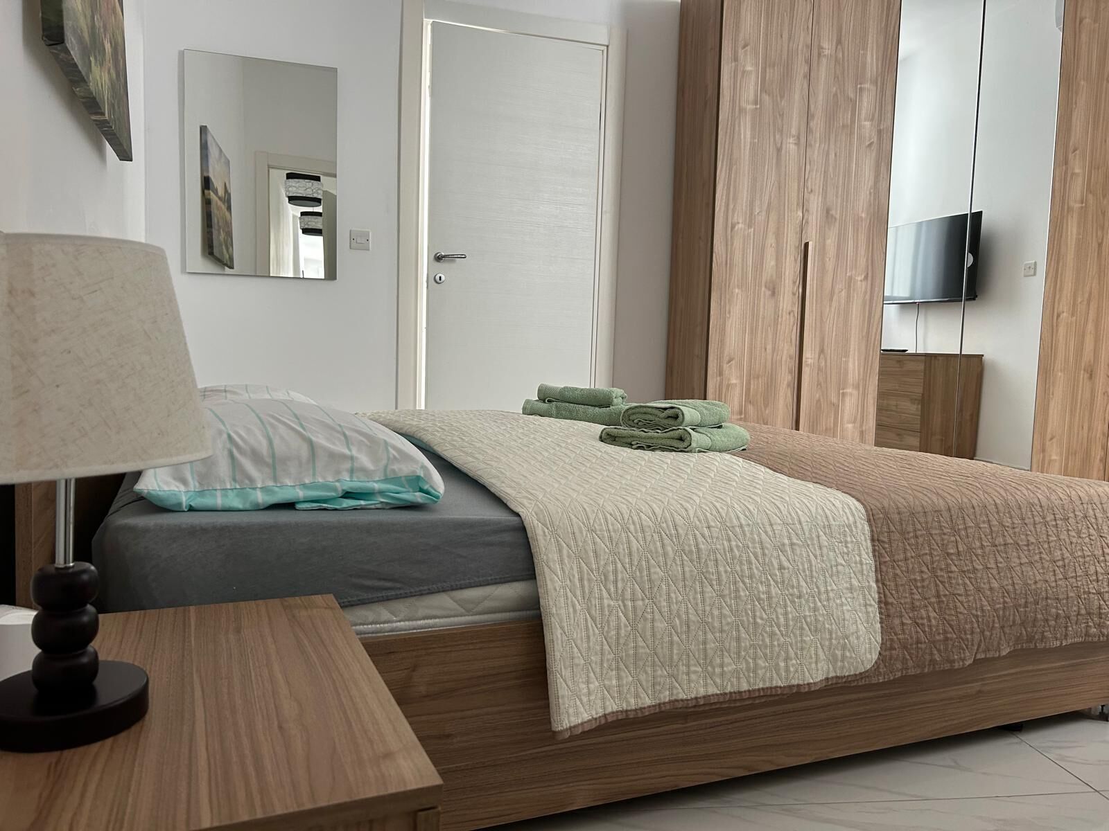 3 bedrooms, iron/ironing board, WiFi, bed sheets