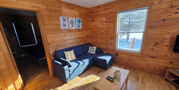 Smart TV - 2 bedroom Cottage (York)