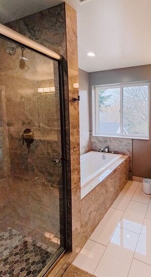 Shower, hair dryer, towels, soap - Charming, Brand New Home in Greenlake, 4br3ba (Seattle)