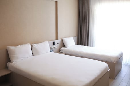 1 habitación, escritorio, wifi gratis y ropa de cama