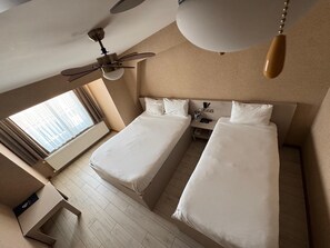 Chambre familiale | Bureau, système d’insonorisation, accès au Wi-Fi (inclus)
