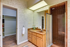Free toiletries, hair dryer, towels - Serene Buffalo Gap Oasis on 4 Secluded Acres! (Buffalo Gap)