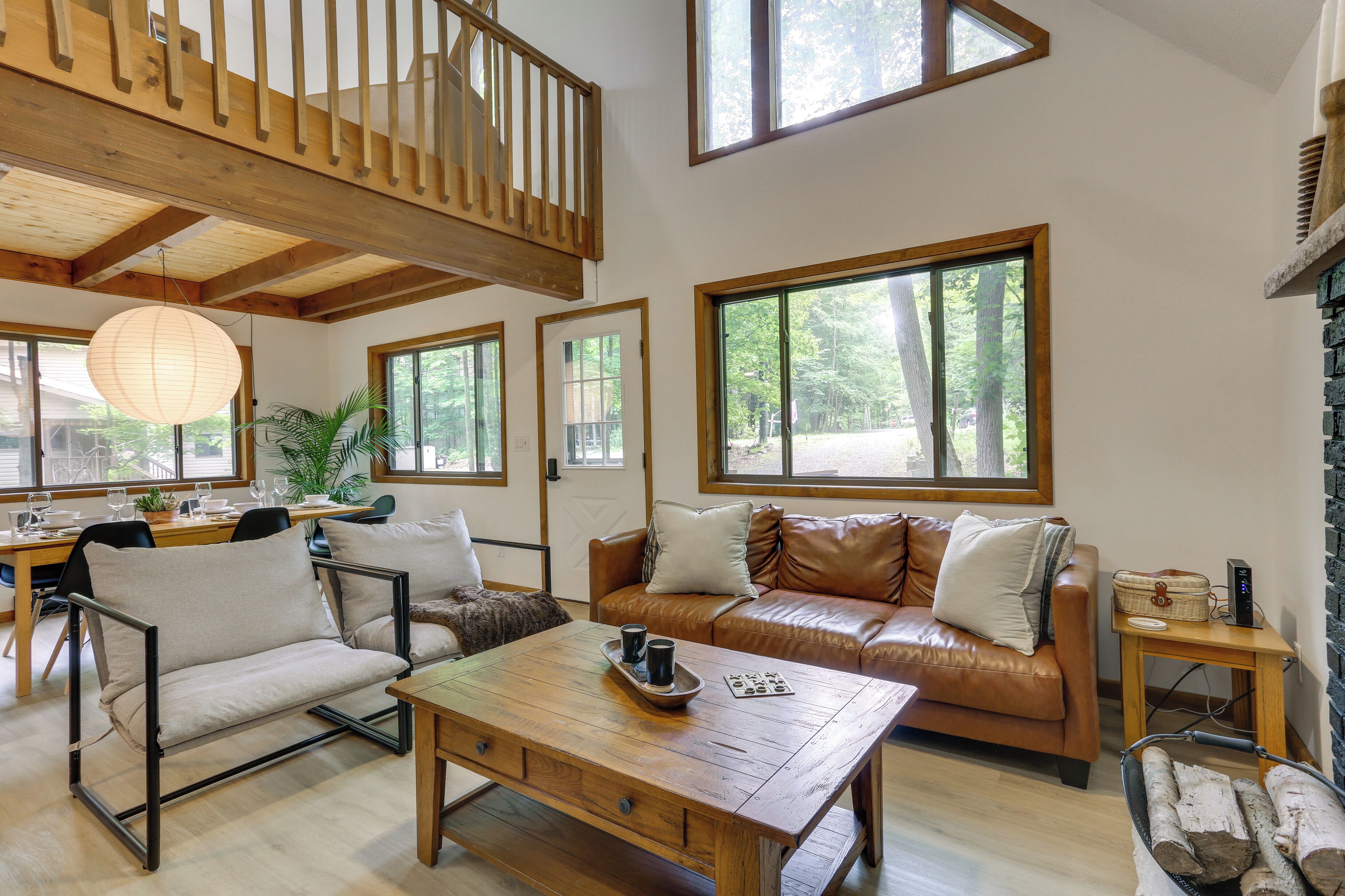 Lake Ariel Vacation Rental: Screened Porch & Grill
