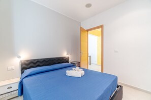 1 bedroom, iron/ironing board, internet, bed sheets