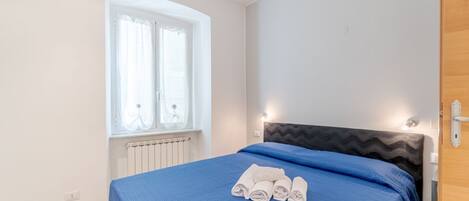 1 bedroom, iron/ironing board, Internet, bed sheets