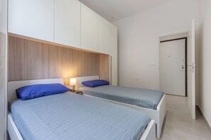 2 bedrooms, iron/ironing board, bed sheets